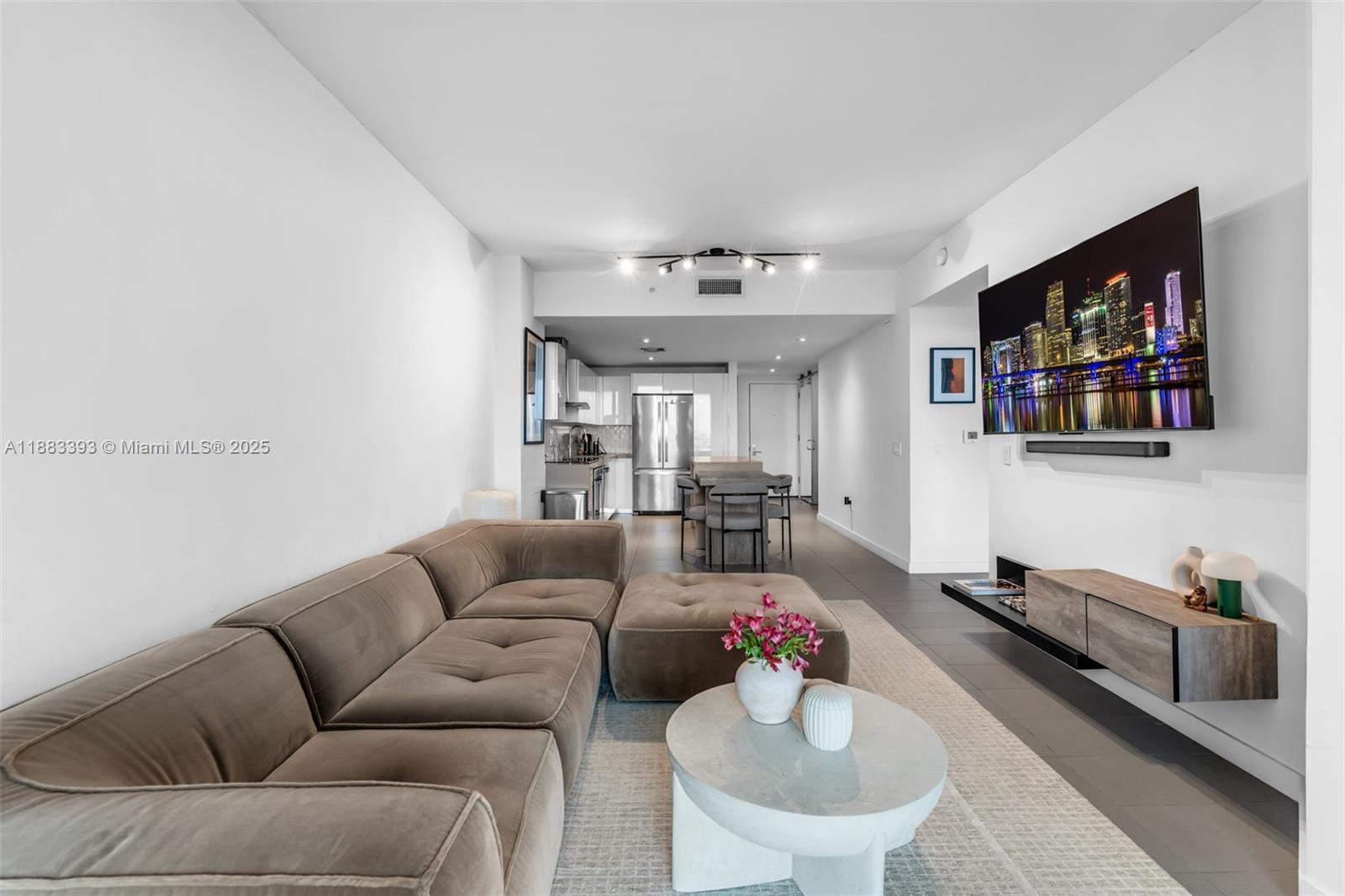 CANVAS CONDO - Residential