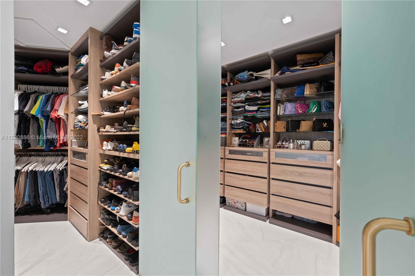 AVENTURA ESTATES - Residential