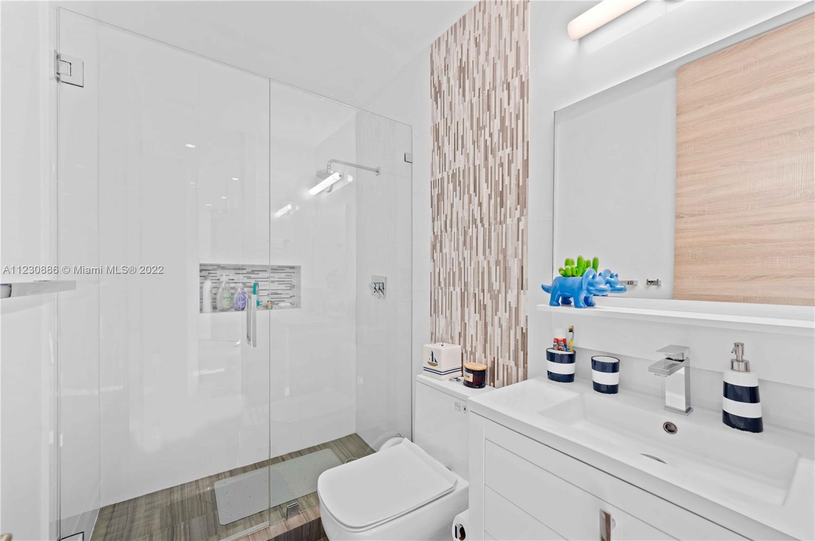 AVENTURA ESTATES - Residential