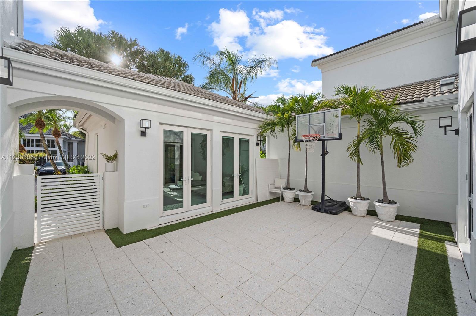 AVENTURA ESTATES - Residential