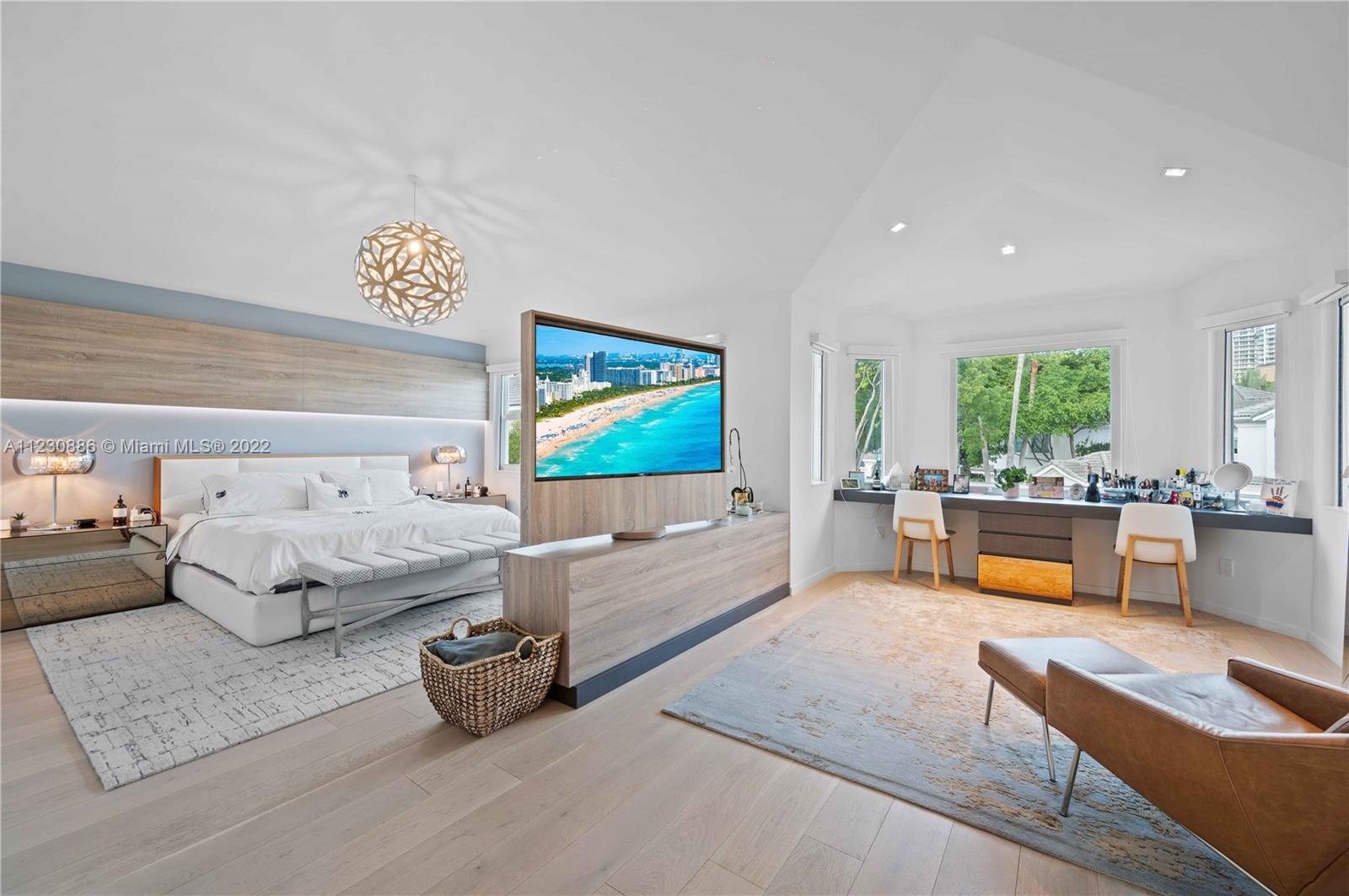 AVENTURA ESTATES - Residential