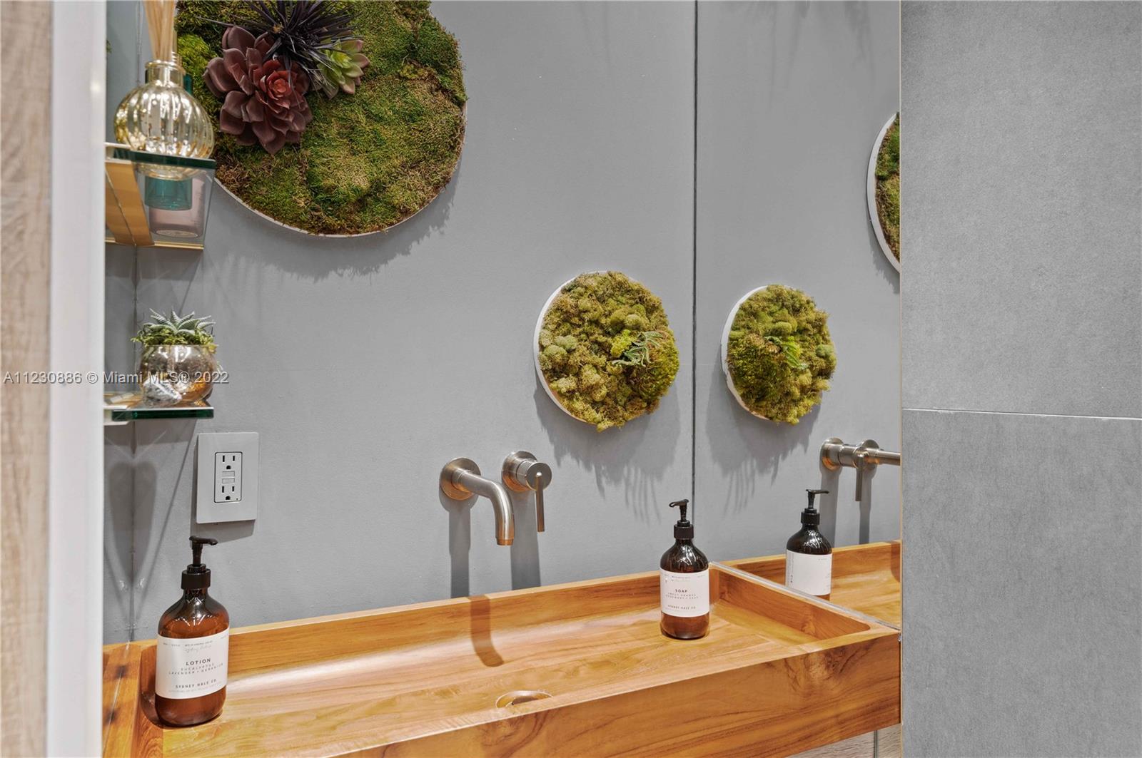 AVENTURA ESTATES - Residential