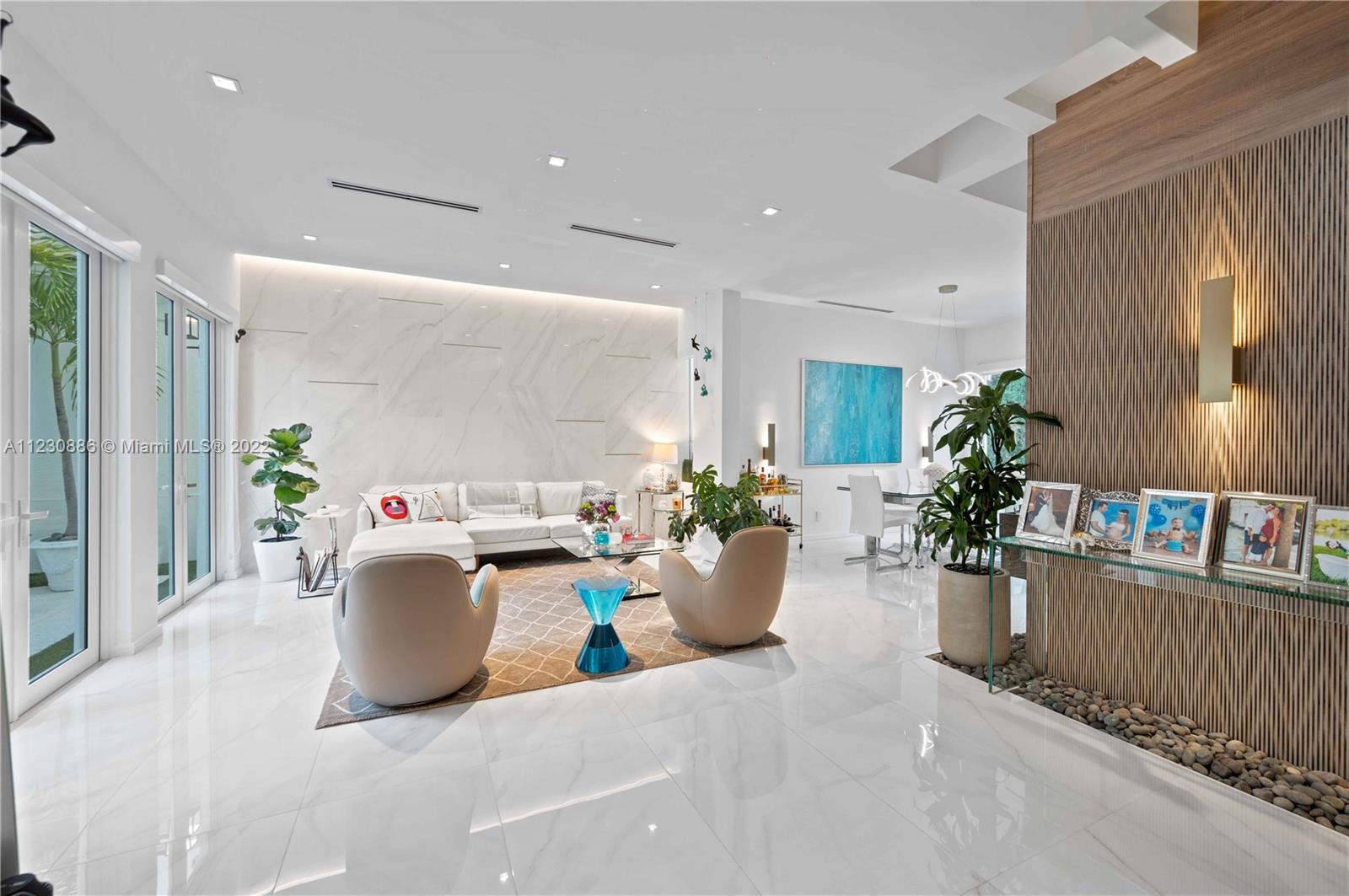 AVENTURA ESTATES - Residential