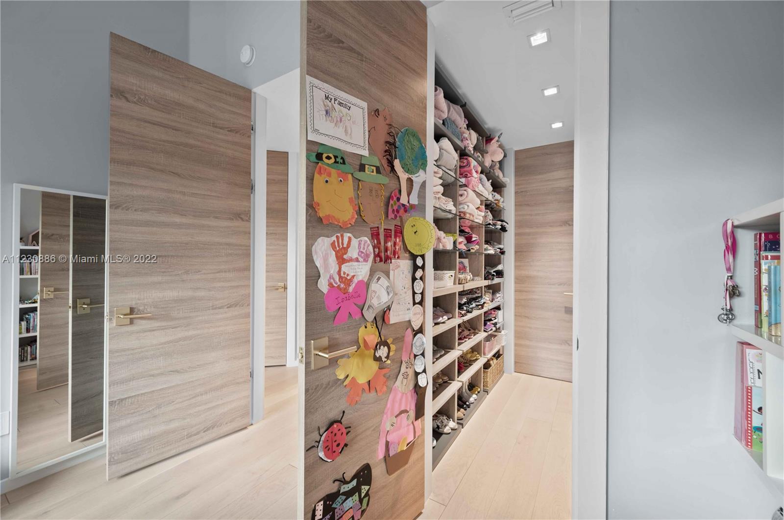 AVENTURA ESTATES - Residential