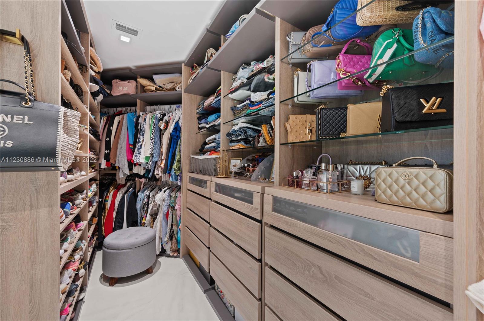 AVENTURA ESTATES - Residential