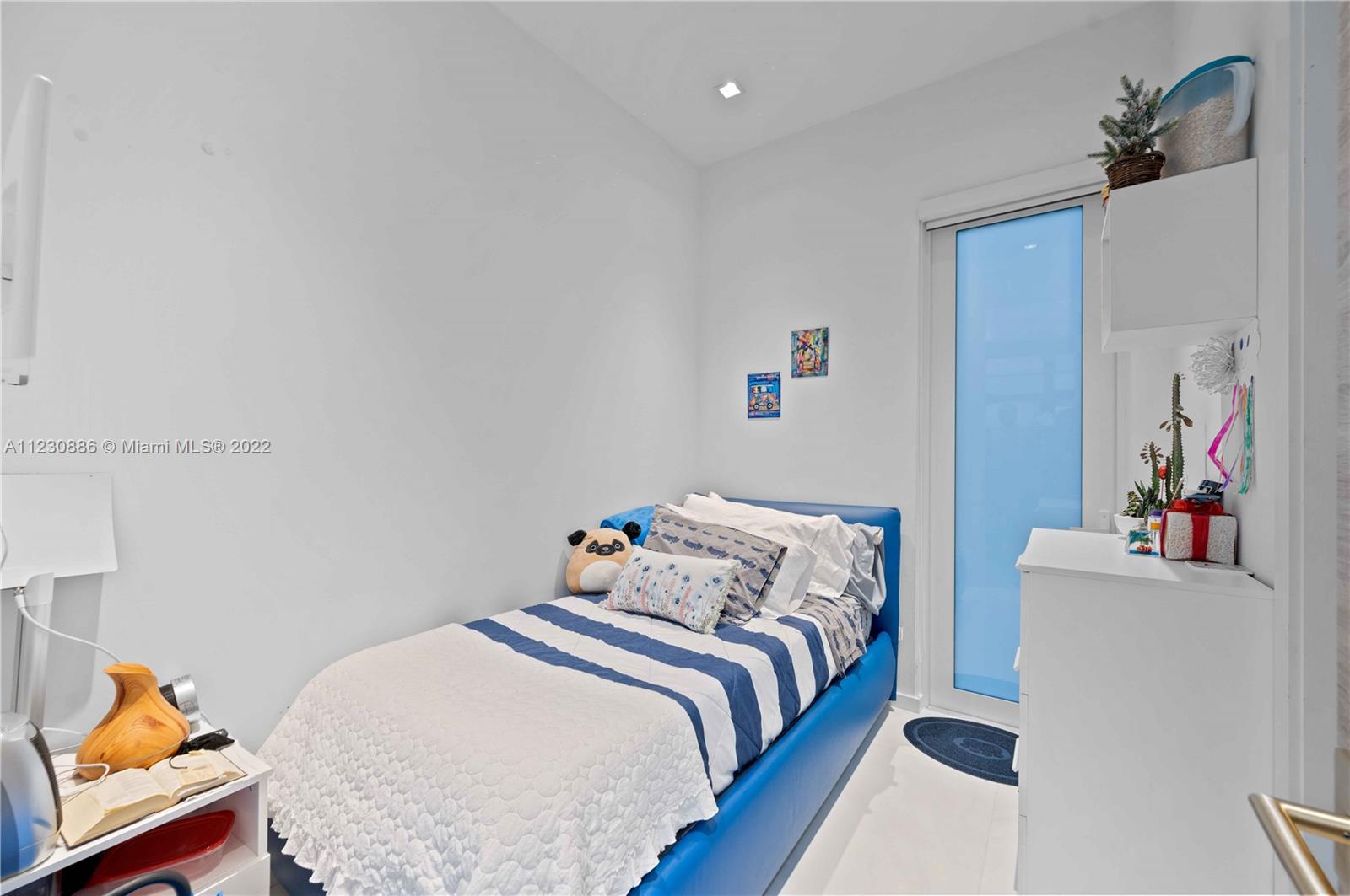 AVENTURA ESTATES - Residential