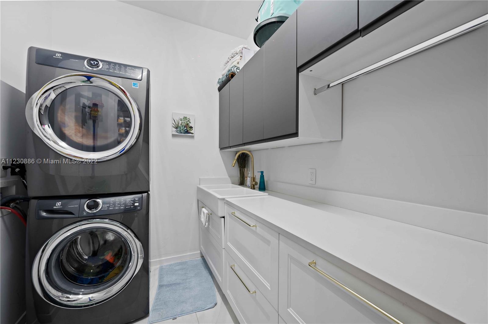 AVENTURA ESTATES - Residential