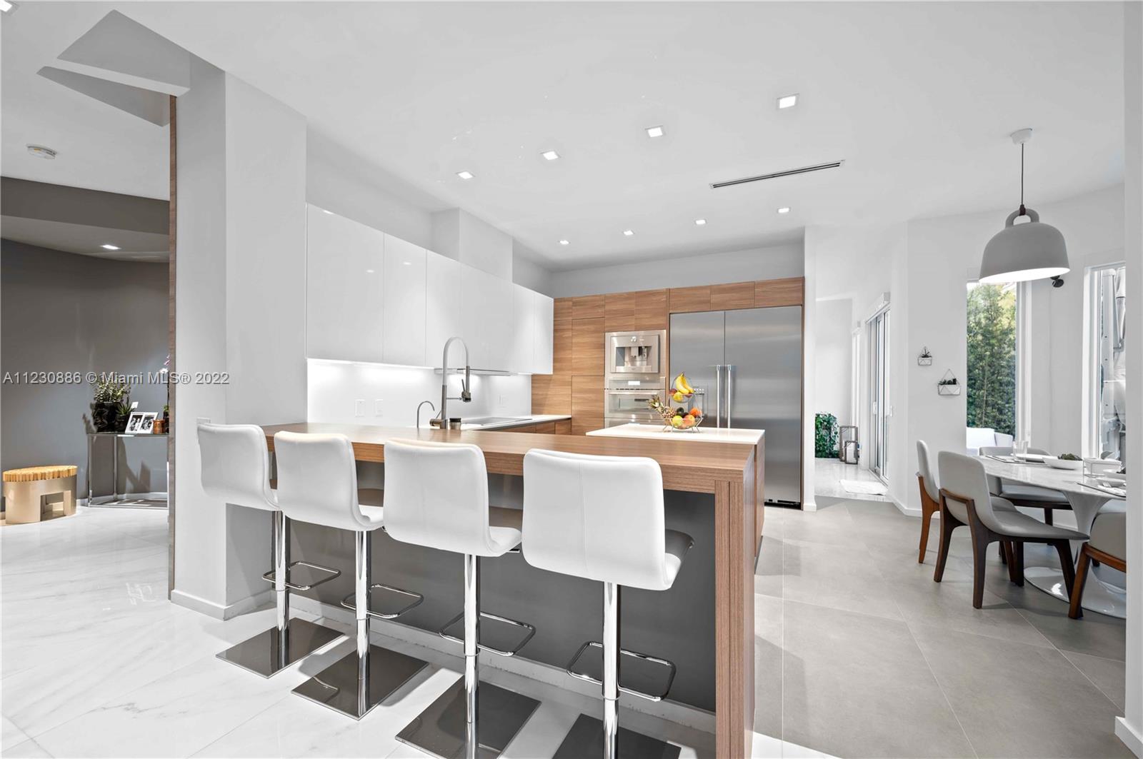 AVENTURA ESTATES - Residential