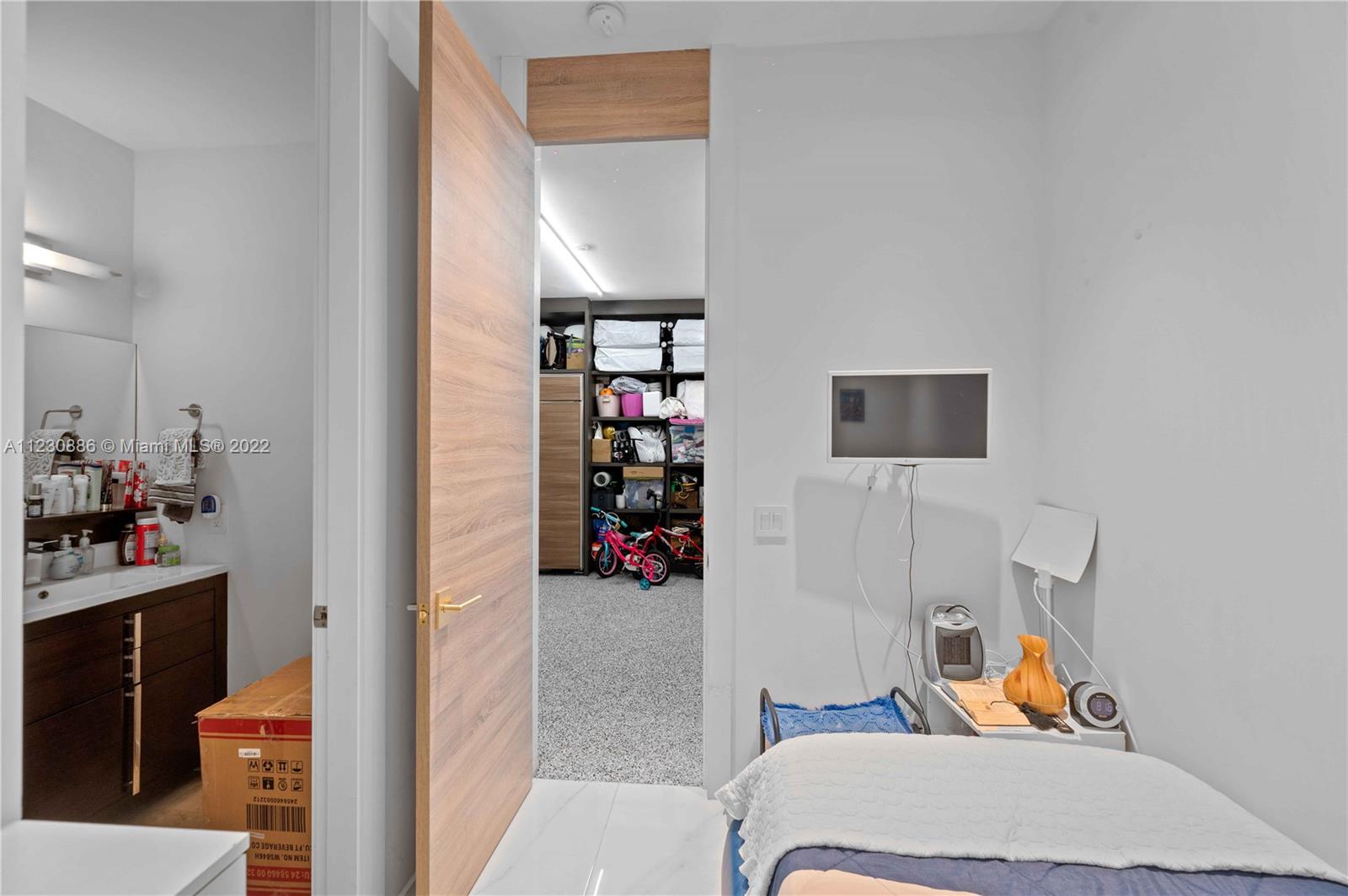 AVENTURA ESTATES - Residential