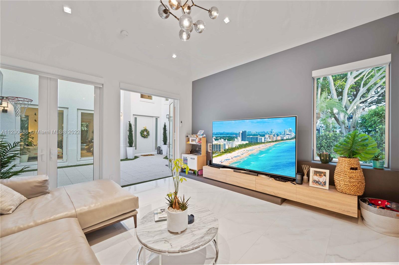 AVENTURA ESTATES - Residential