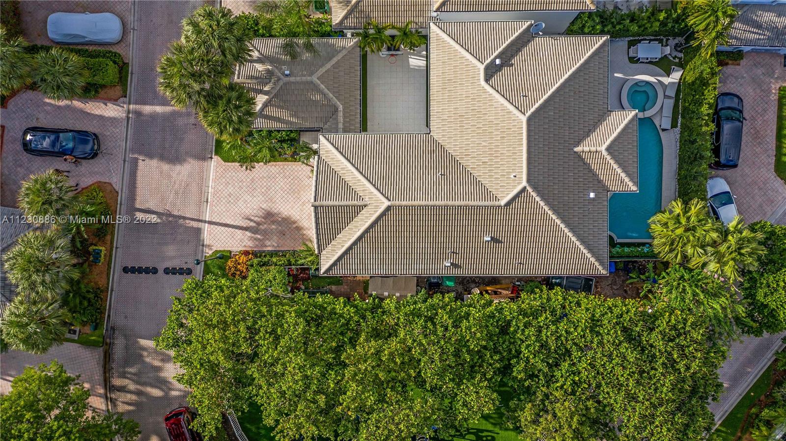 AVENTURA ESTATES - Residential