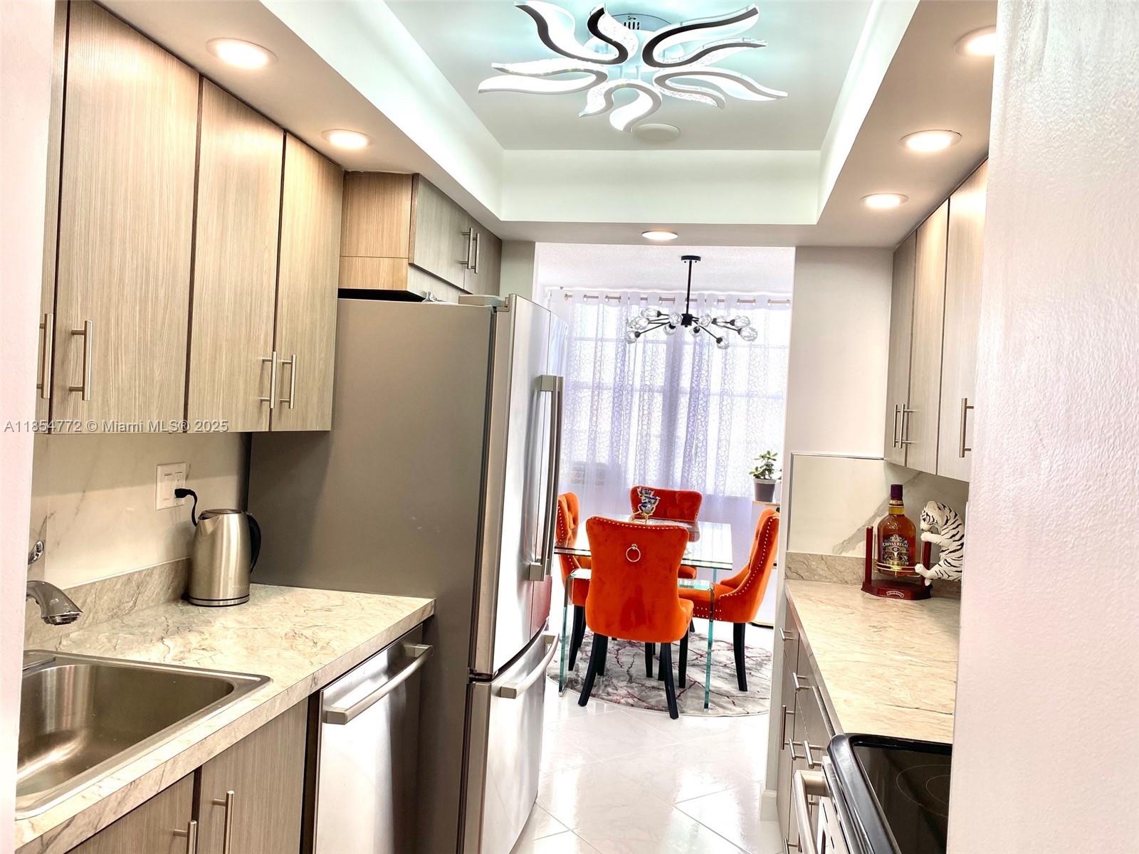 WINSTON TOWERS 200 - Residential