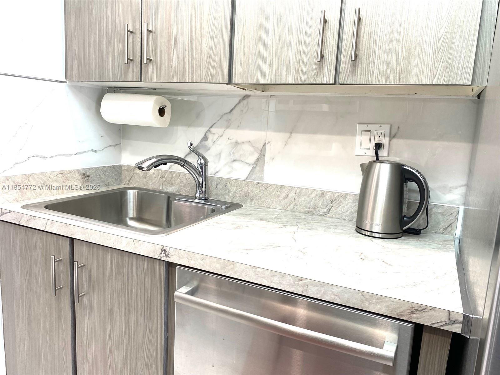 WINSTON TOWERS 200 - Residential