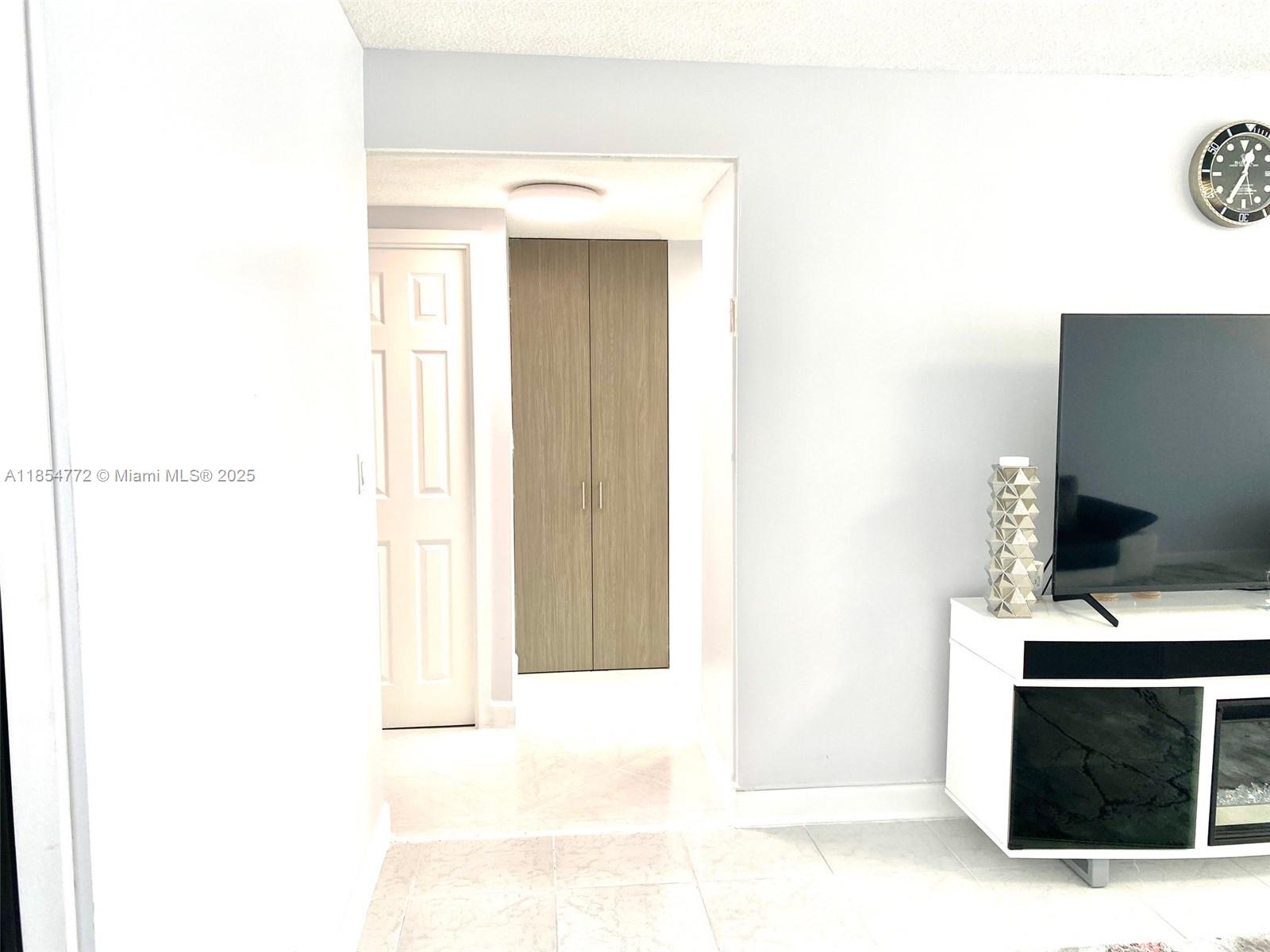 WINSTON TOWERS 200 - Residential