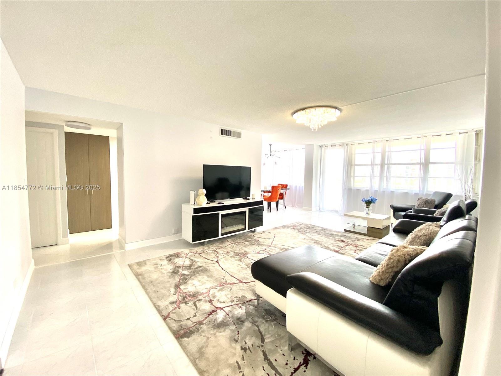 WINSTON TOWERS 200 - Residential