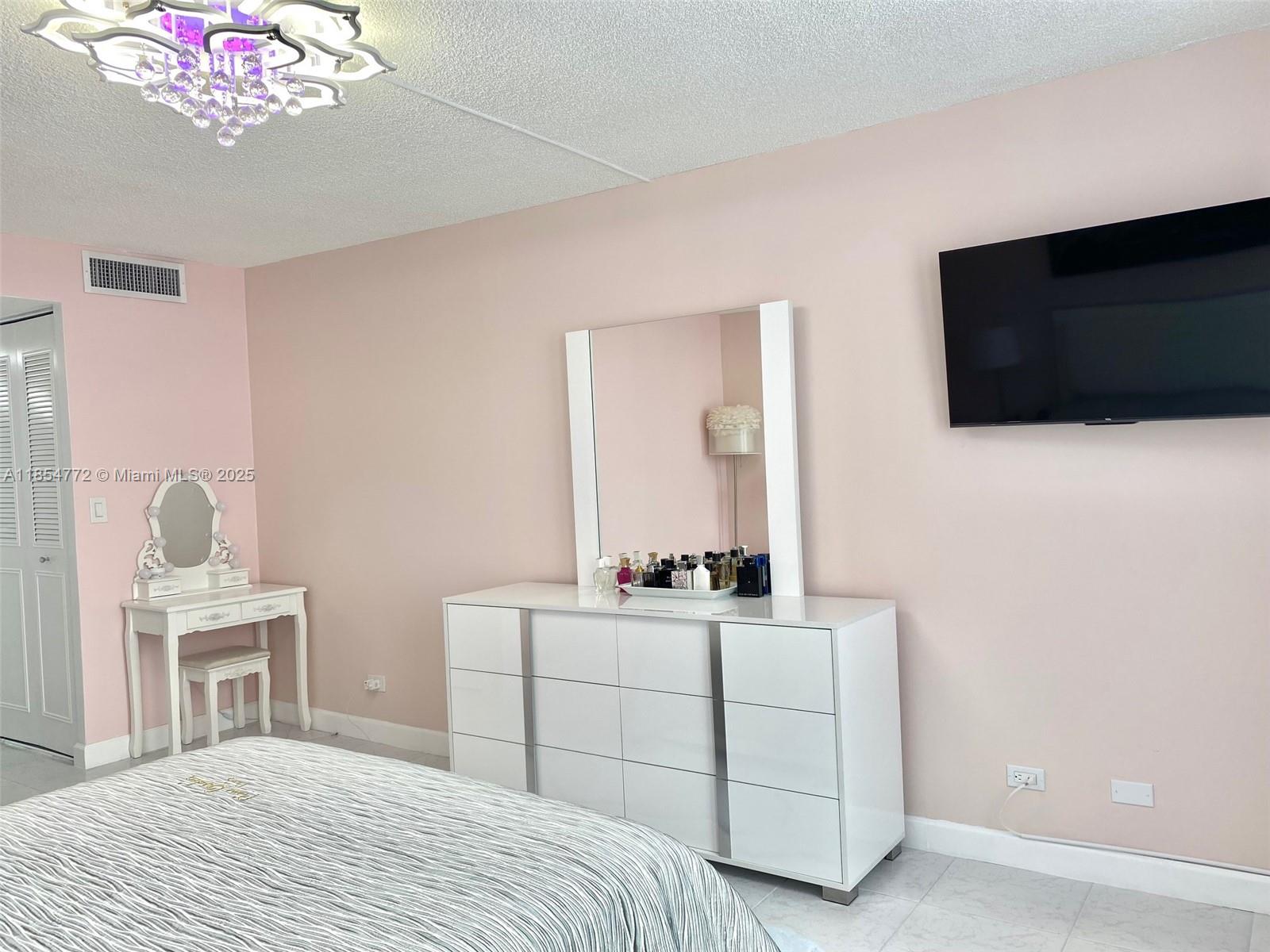 WINSTON TOWERS 200 - Residential