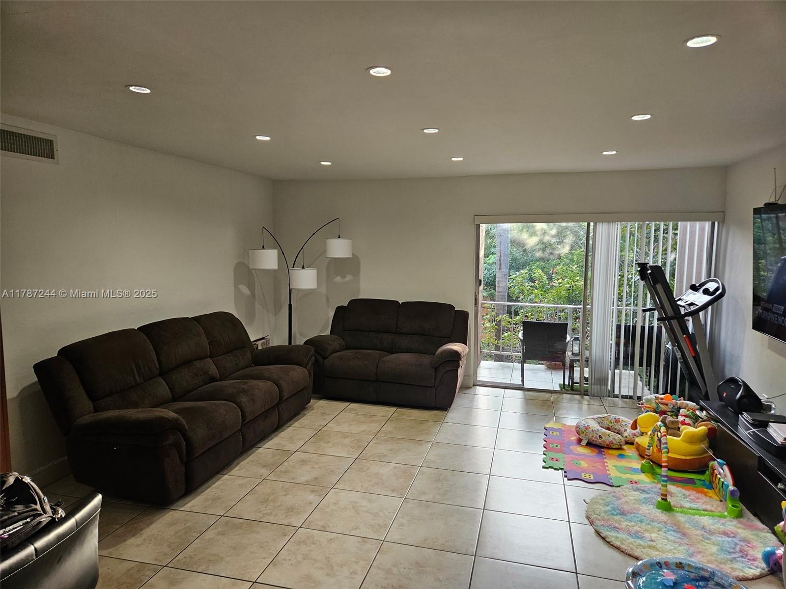 Rental Property at 9483 Sw 76th St N8, Miami, Broward County, Florida - Bedrooms: 2 
Bathrooms: 2  - $2,400 MO.