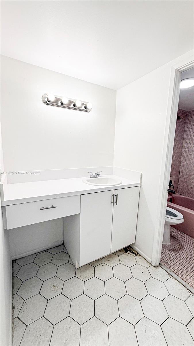 BUCKLEY TOWERS CONDO - EA - Residential