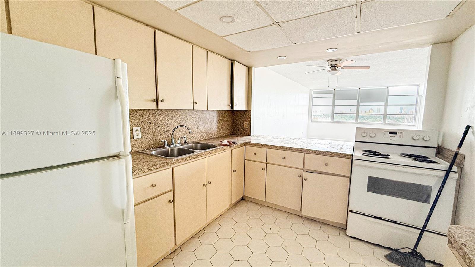 BUCKLEY TOWERS CONDO - EA - Residential