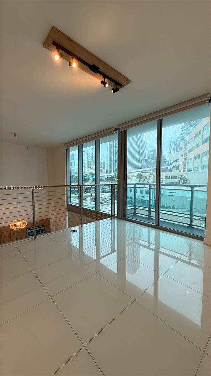 WIND CONDO - Residential