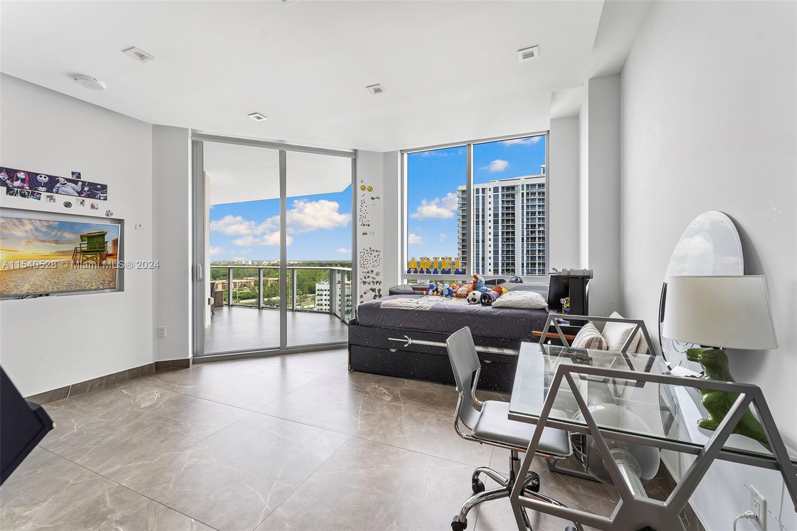 MARINA PALMS RESIDENCES - Residential
