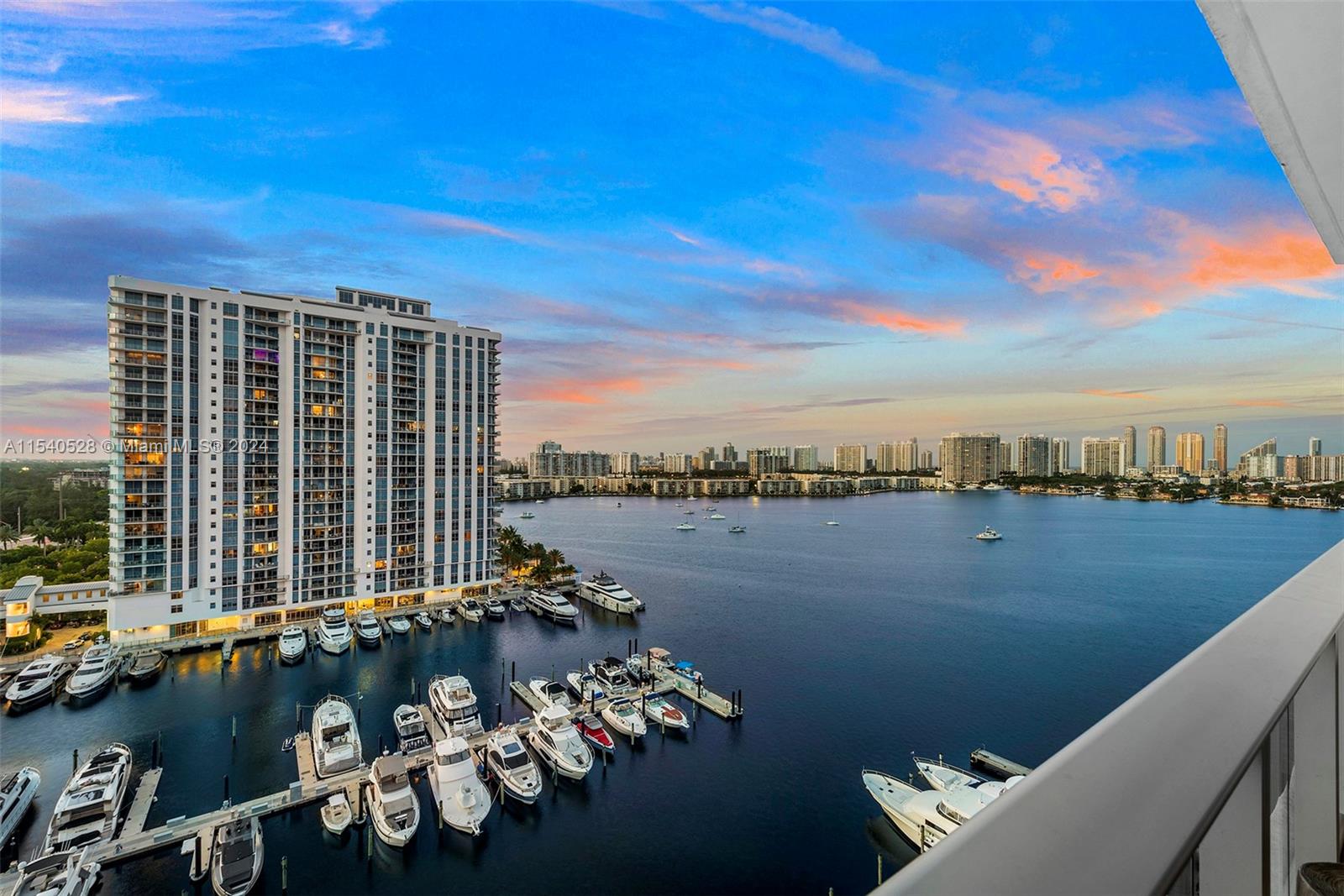MARINA PALMS RESIDENCES - Residential