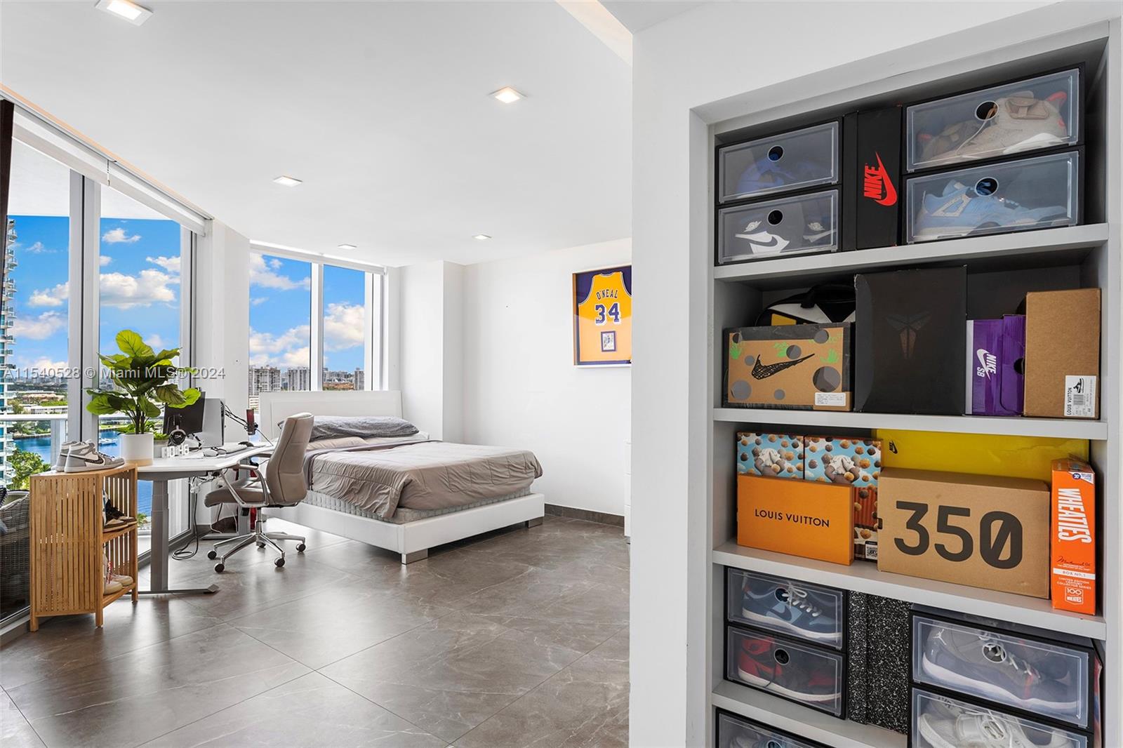 MARINA PALMS RESIDENCES - Residential