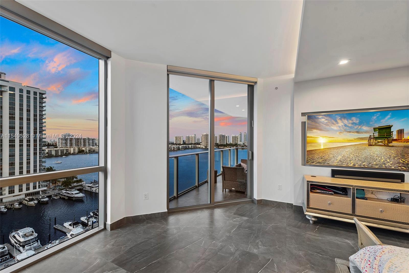 MARINA PALMS RESIDENCES - Residential