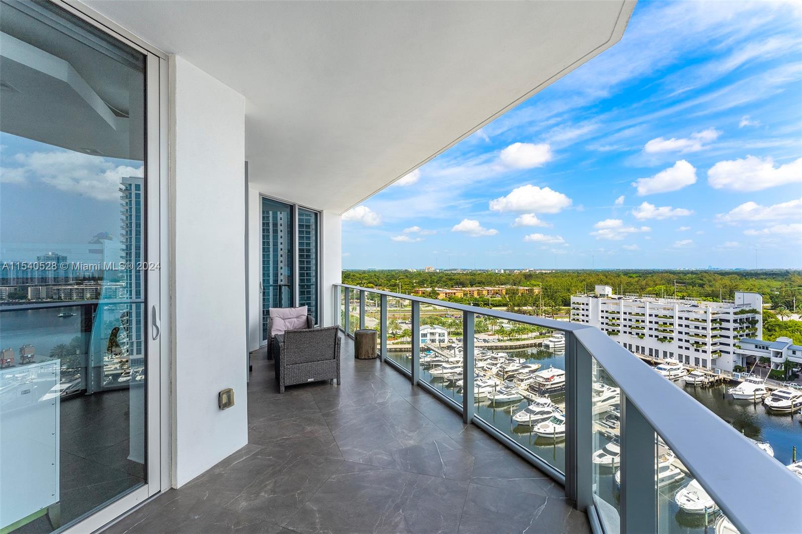 MARINA PALMS RESIDENCES - Residential