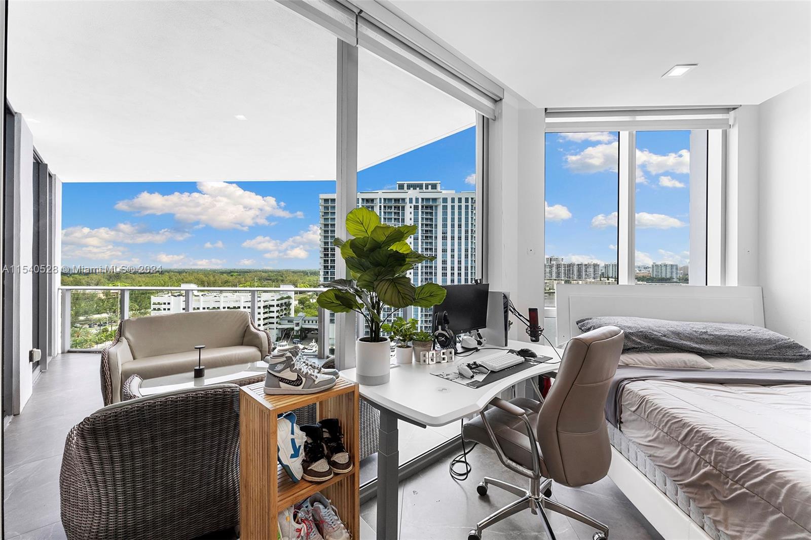 MARINA PALMS RESIDENCES - Residential
