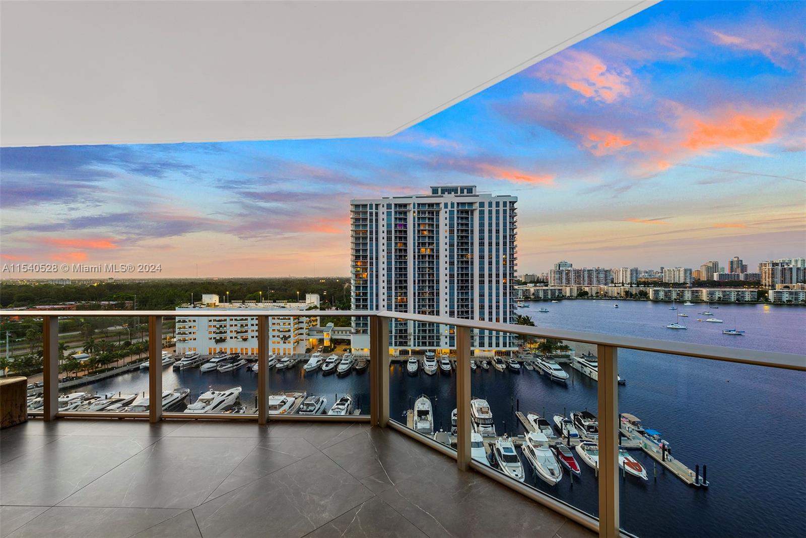 MARINA PALMS RESIDENCES - Residential