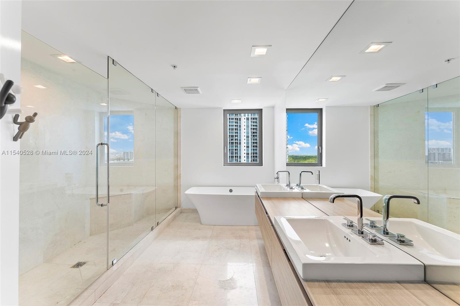 MARINA PALMS RESIDENCES - Residential