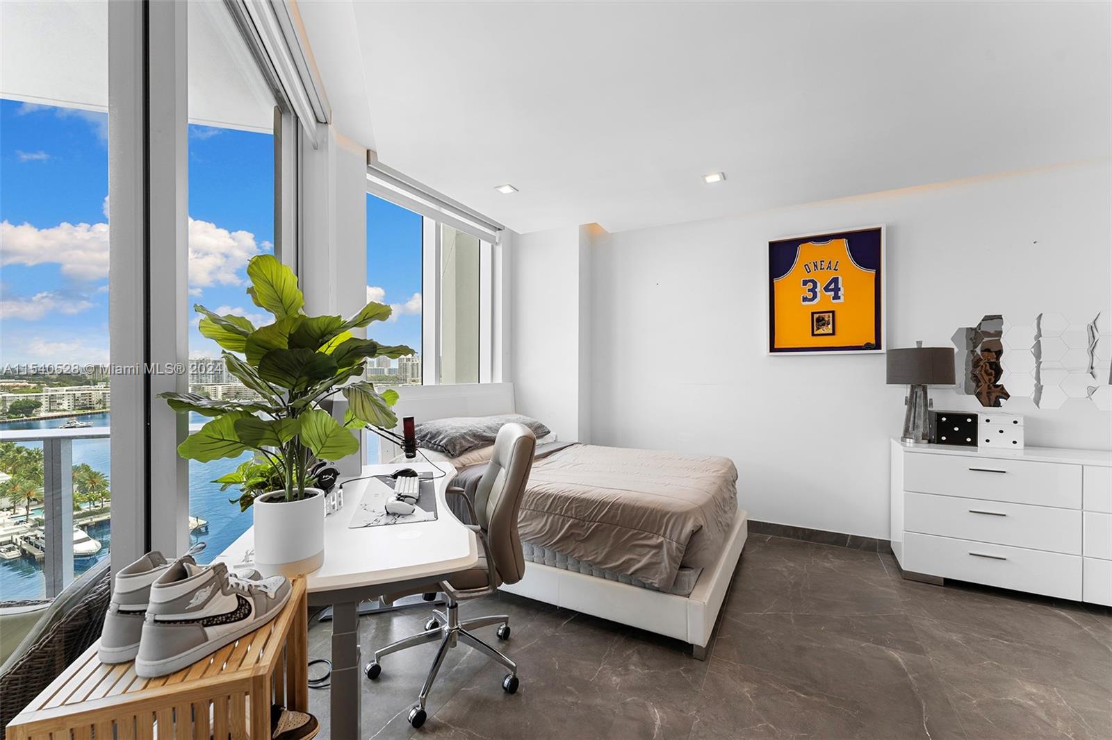 MARINA PALMS RESIDENCES - Residential