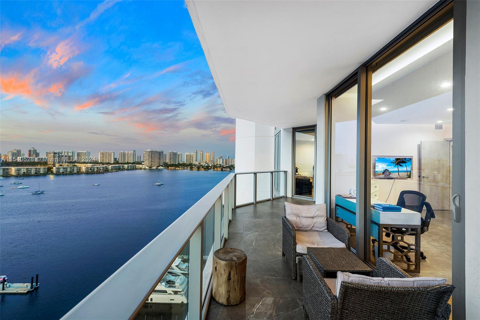 MARINA PALMS RESIDENCES - Residential