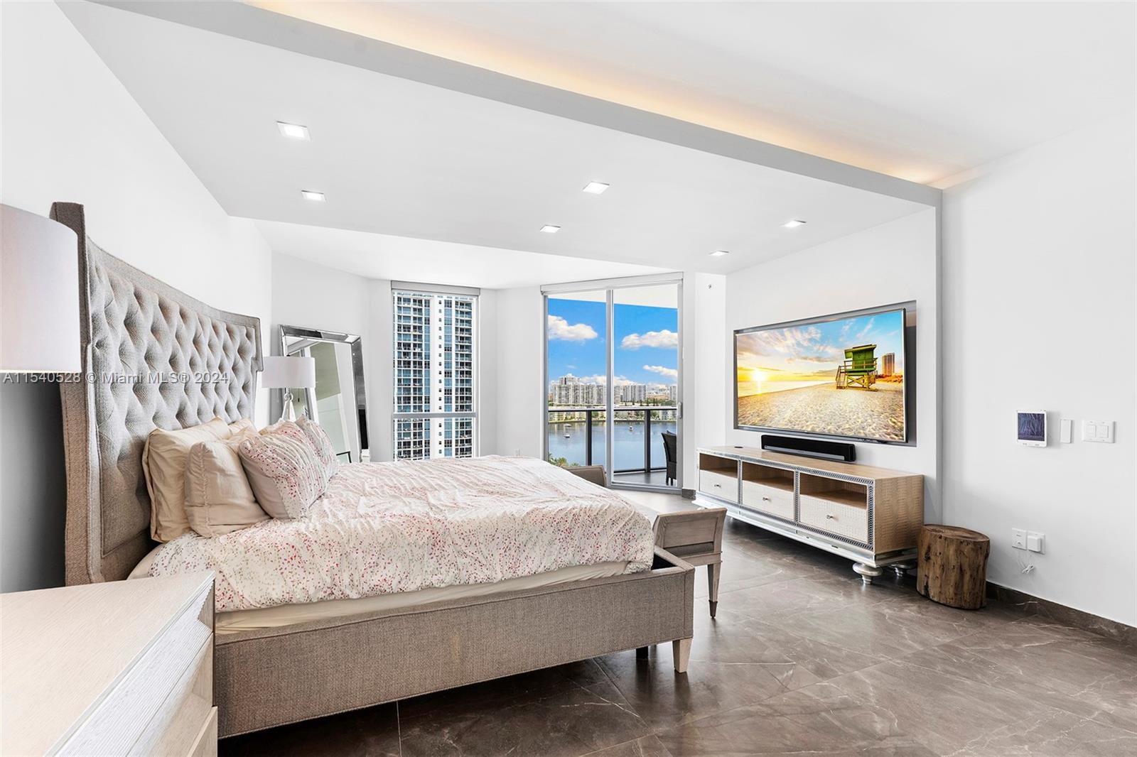 MARINA PALMS RESIDENCES - Residential