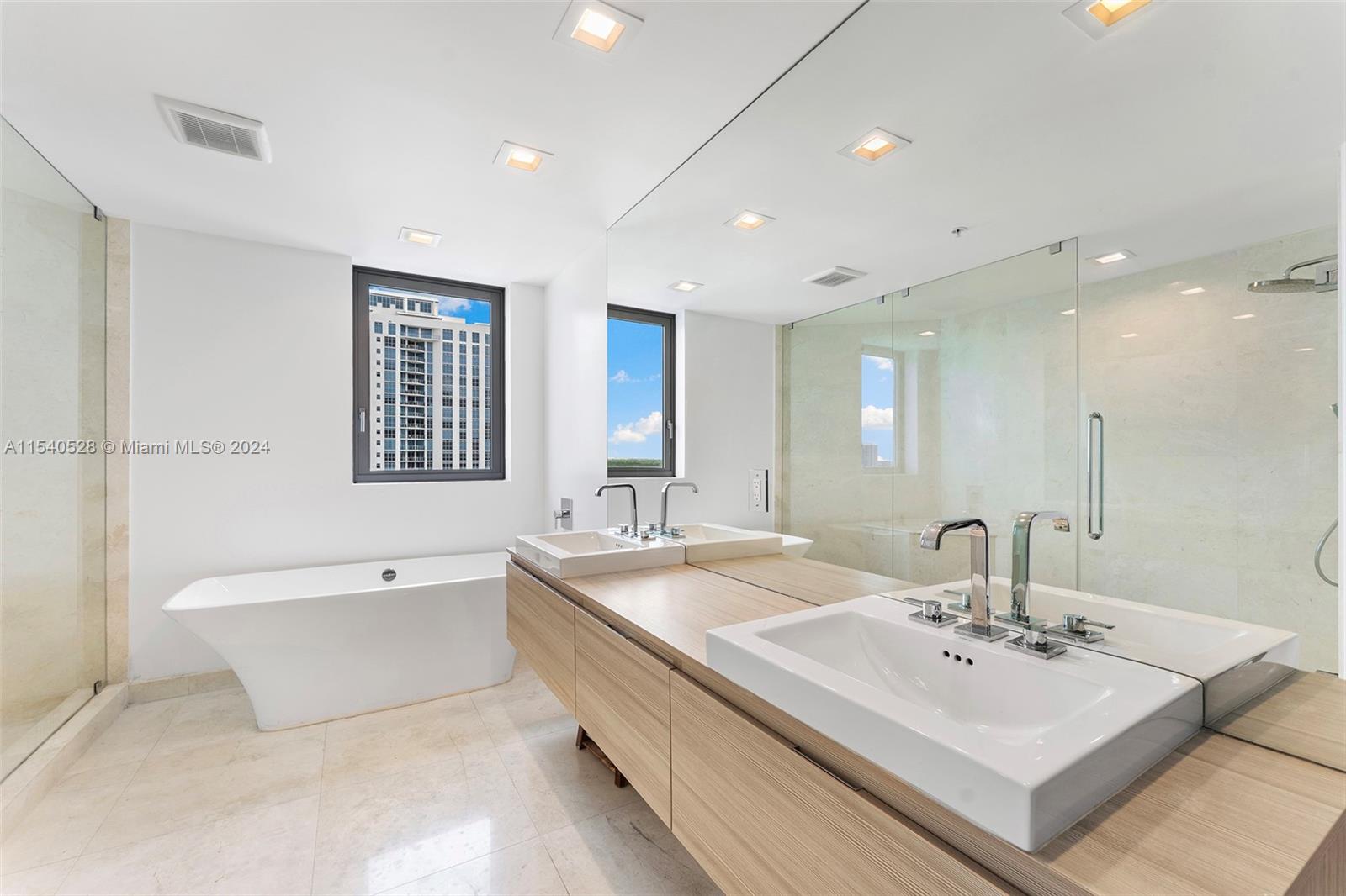 MARINA PALMS RESIDENCES - Residential