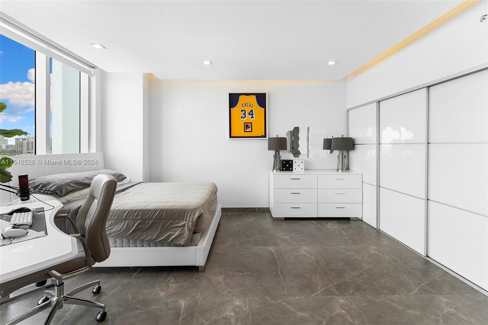 MARINA PALMS RESIDENCES - Residential