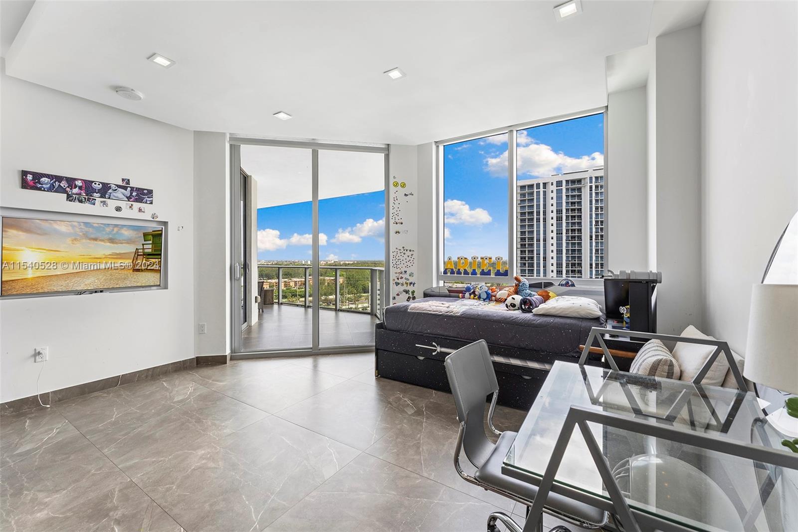 MARINA PALMS RESIDENCES - Residential