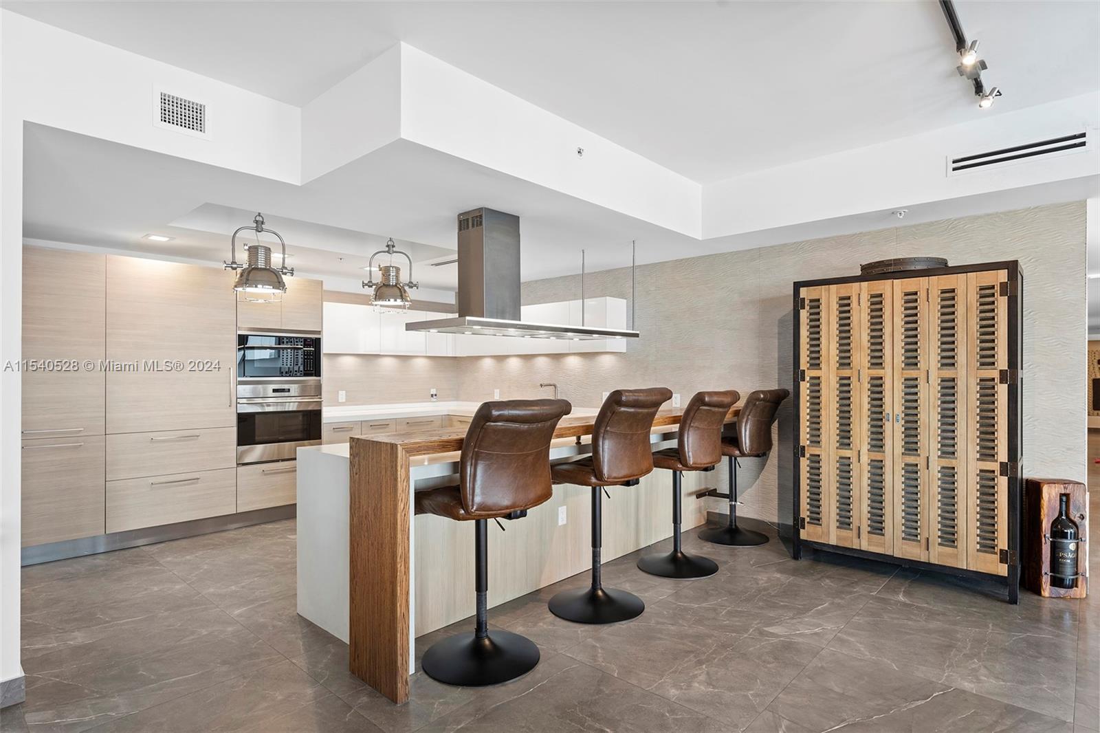MARINA PALMS RESIDENCES - Residential