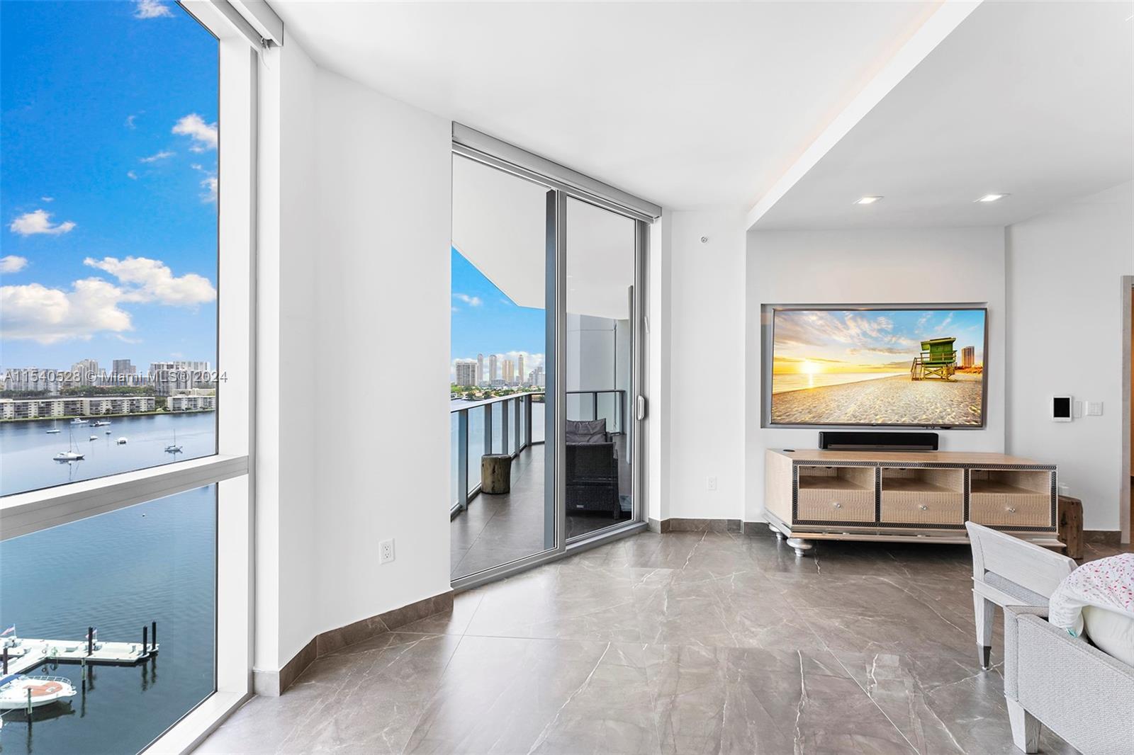 MARINA PALMS RESIDENCES - Residential