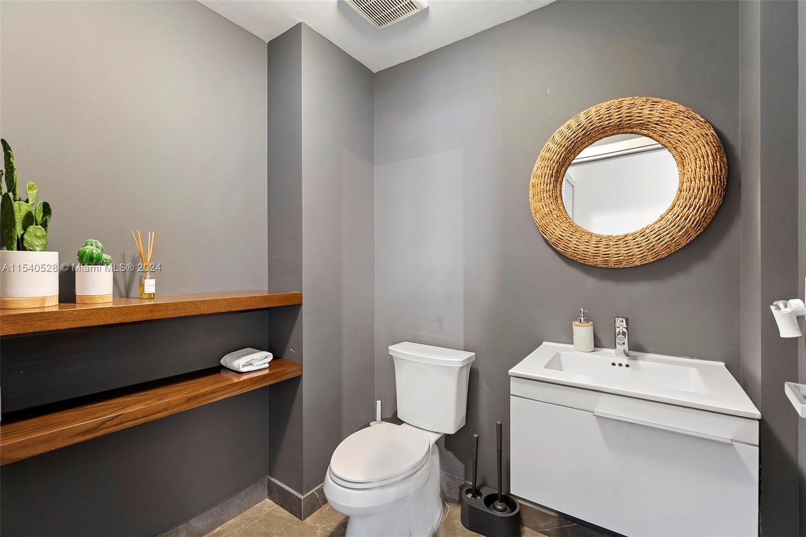 MARINA PALMS RESIDENCES - Residential
