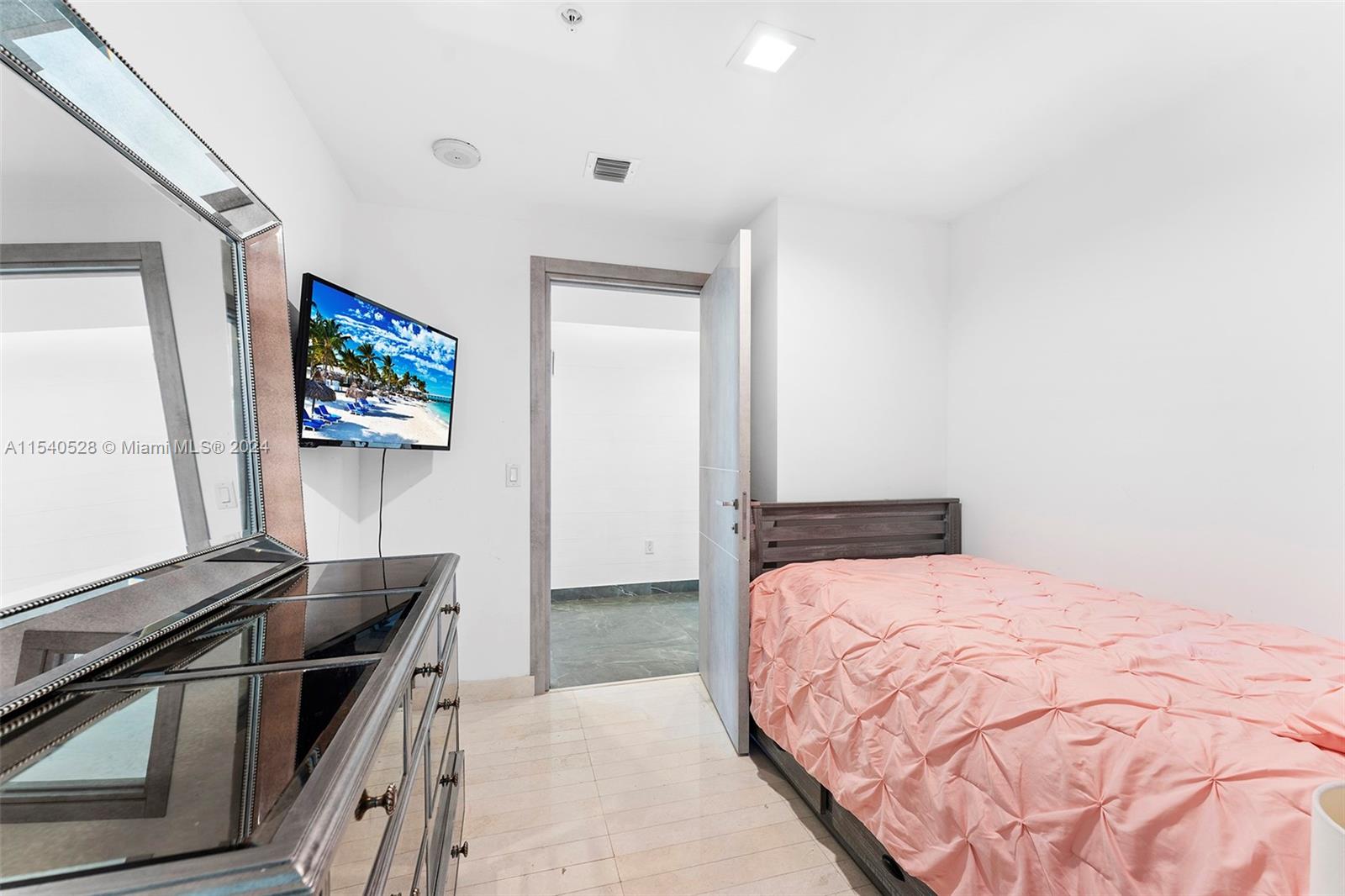 MARINA PALMS RESIDENCES - Residential