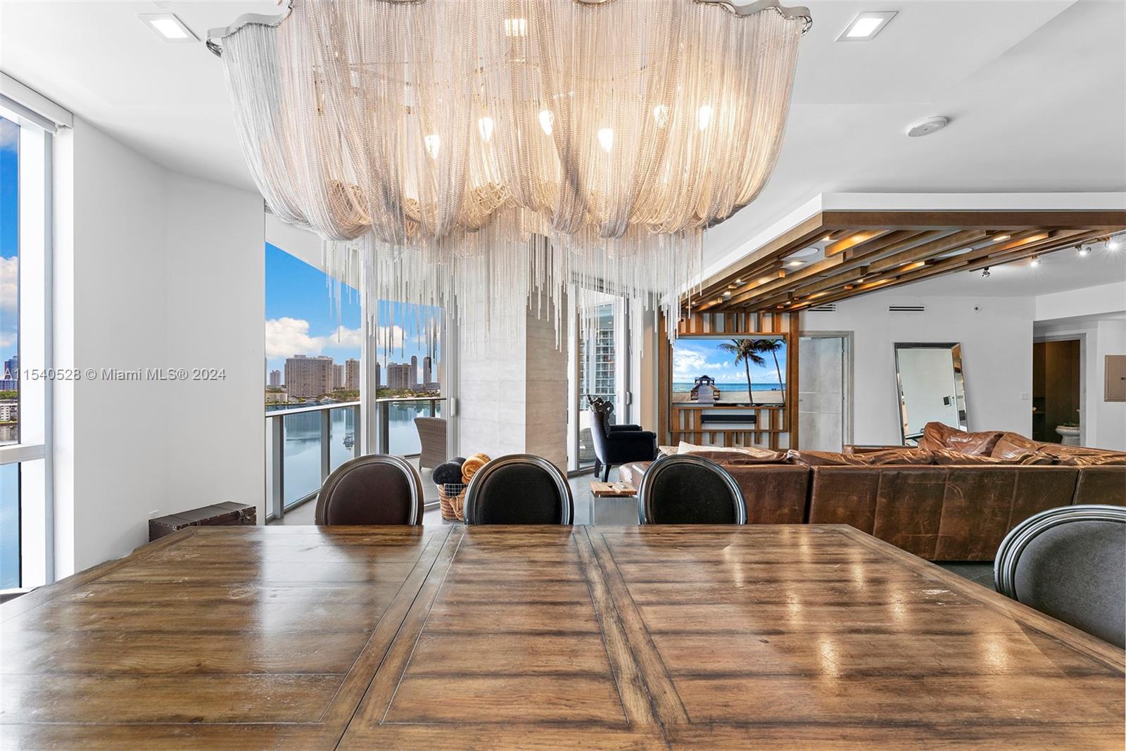 MARINA PALMS RESIDENCES - Residential