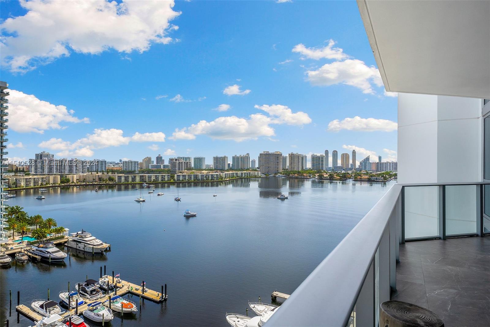 MARINA PALMS RESIDENCES - Residential