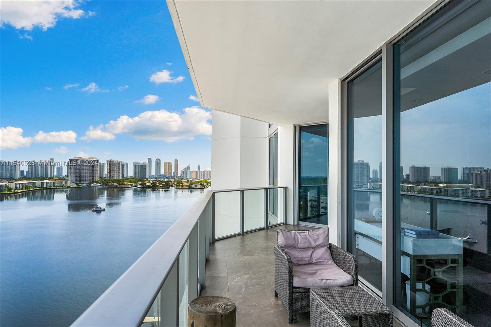 MARINA PALMS RESIDENCES - Residential