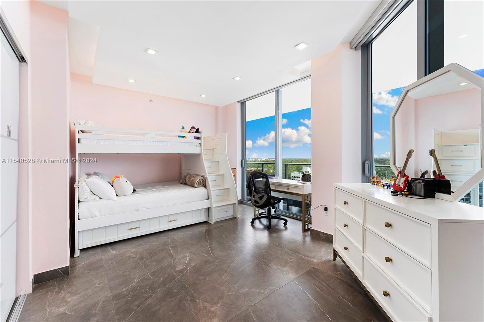 MARINA PALMS RESIDENCES - Residential