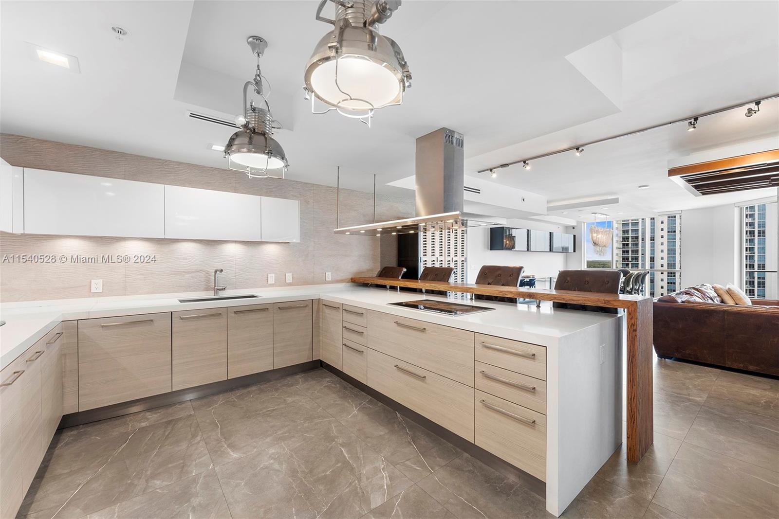 MARINA PALMS RESIDENCES - Residential