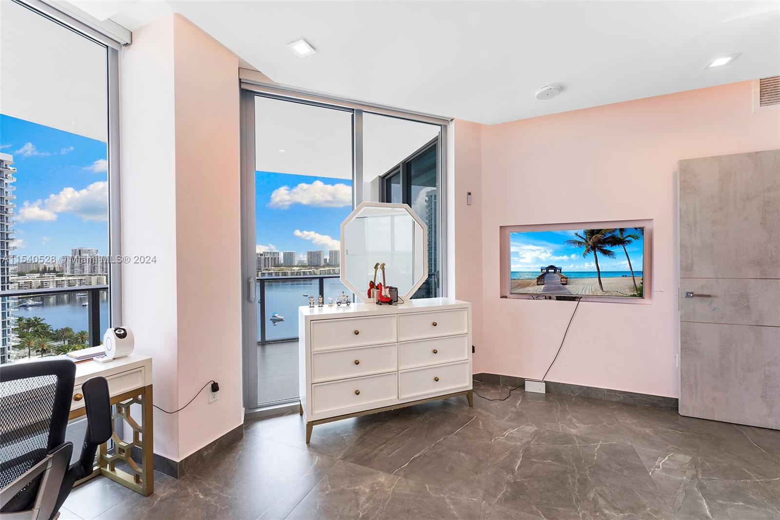 MARINA PALMS RESIDENCES - Residential
