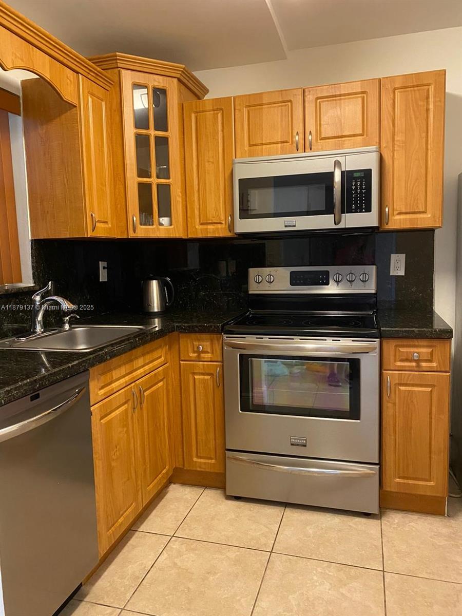 VENICE ISLE CONDO - Residential Lease
