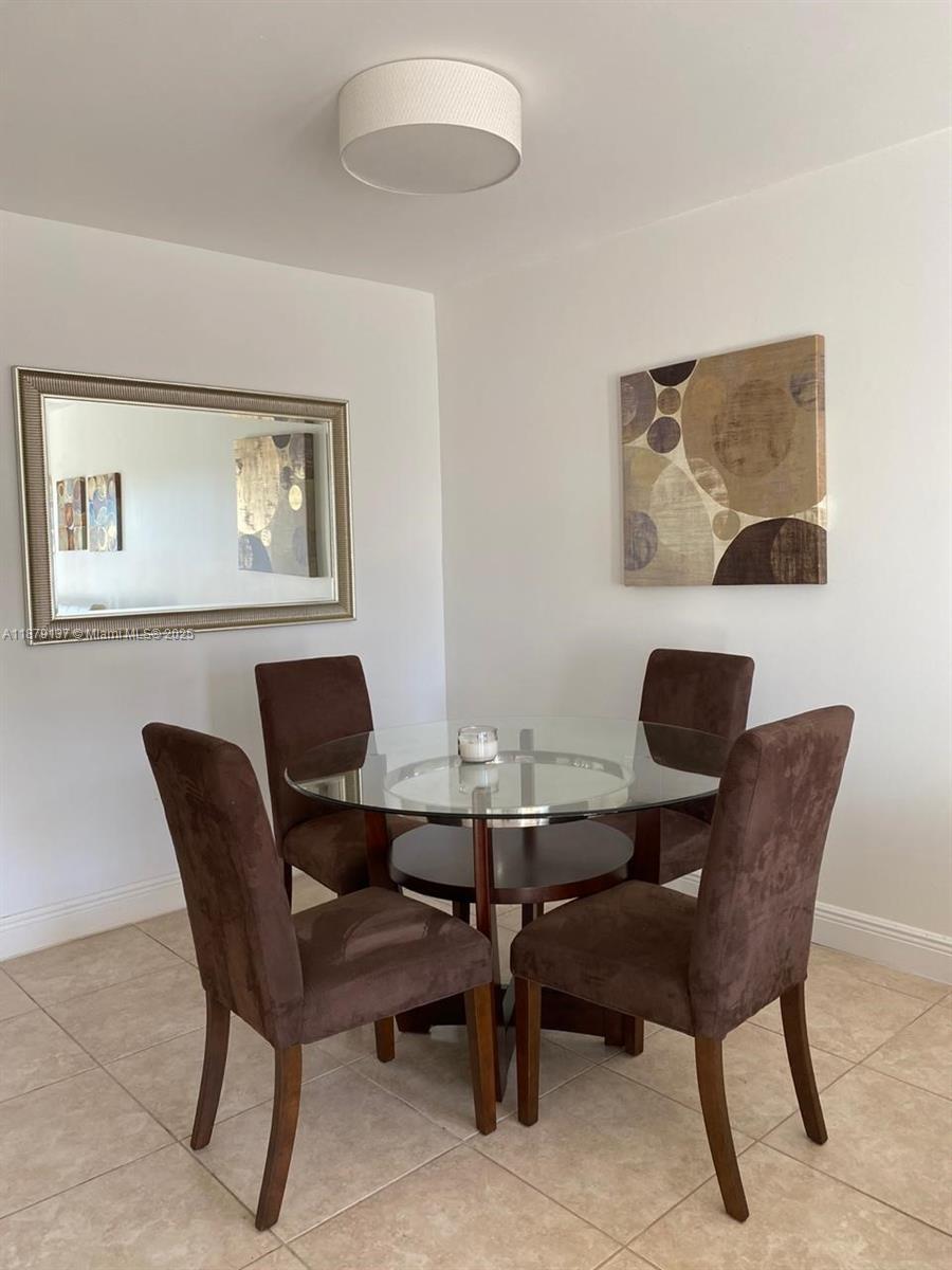 VENICE ISLE CONDO - Residential Lease